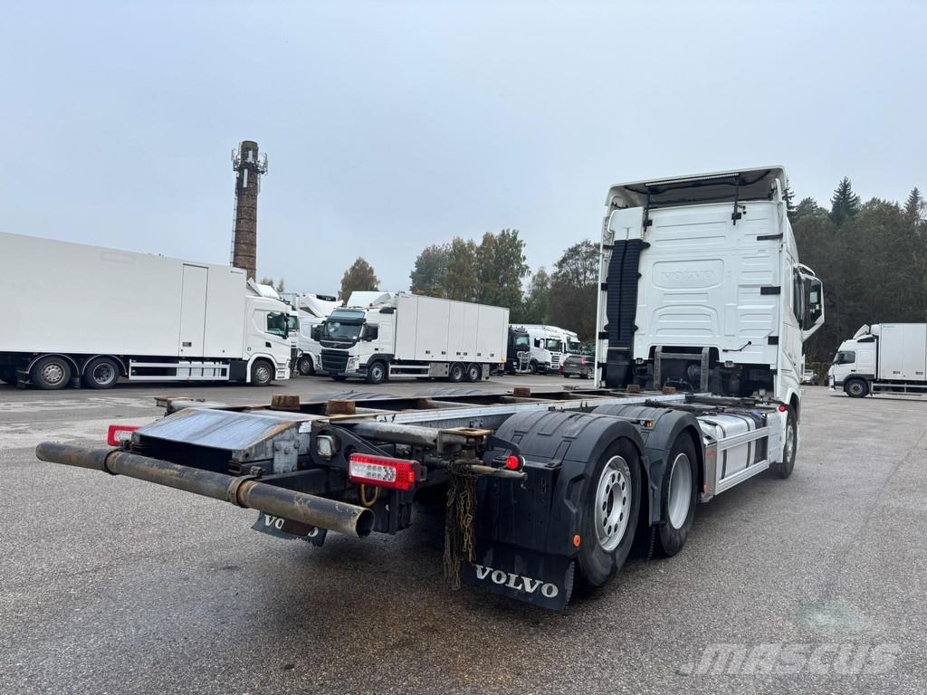 Volvo FH500 6x2*4 EURO6 + RETARDER + CHASSIS L7600mm Smagās mašīnas ar konteineriem