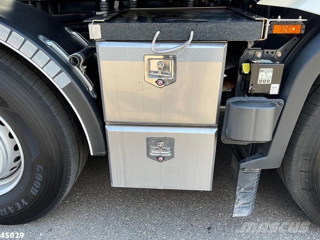 DAF FAX XF 530 Euro 6 HMF 95 Tonmeter laadkraan + Fly- Mobiilinosturit