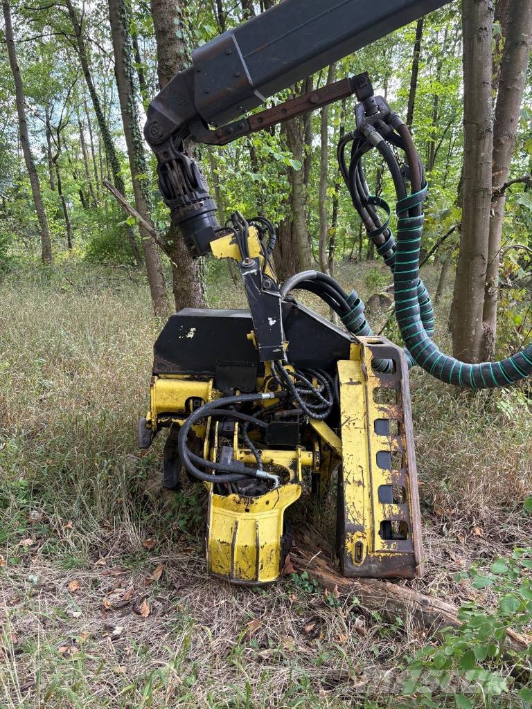 John Deere 1470 G Harvester