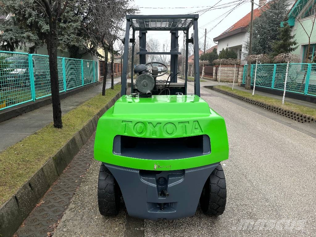 Toyota 3FG45 V-3446 IO Gázüzemű targoncák