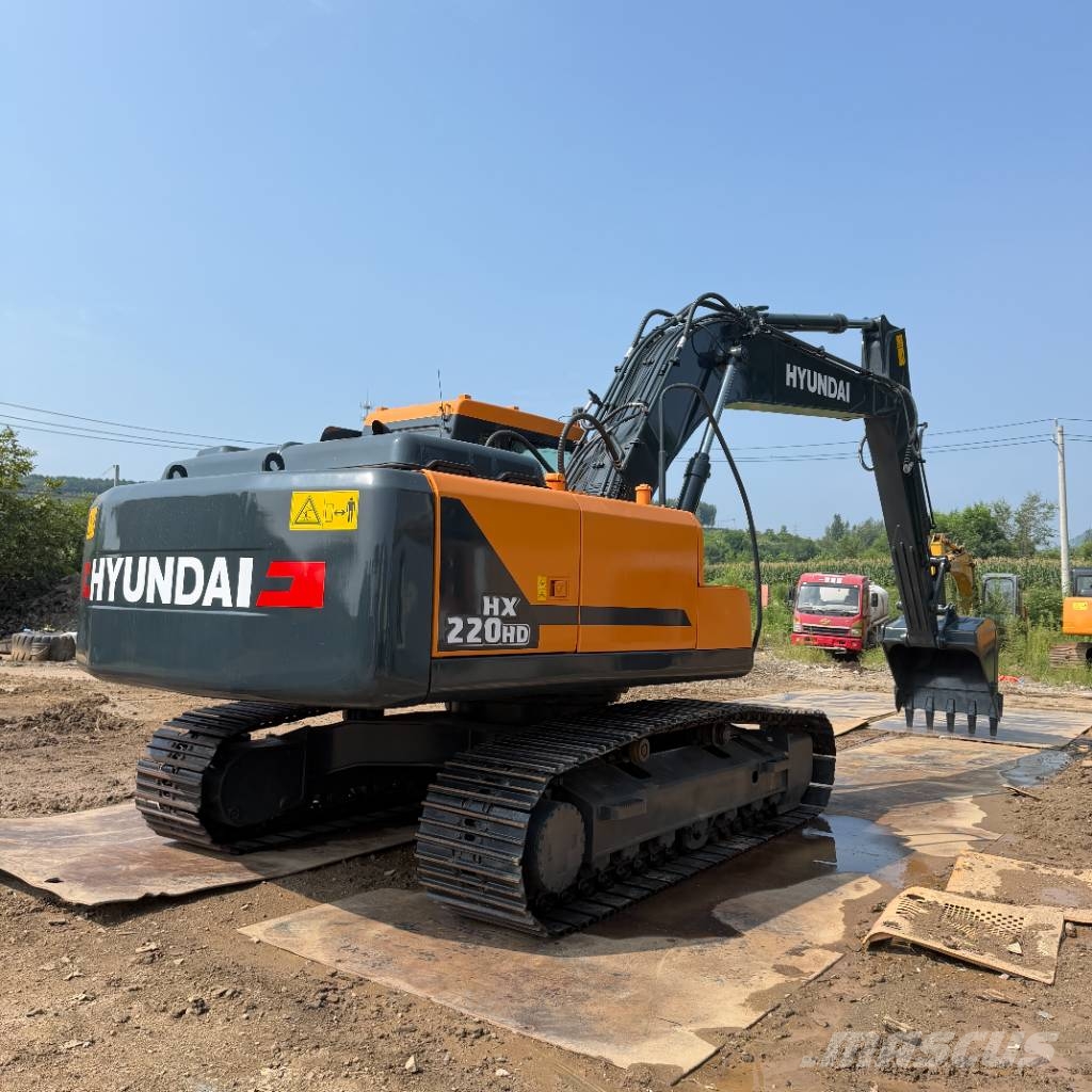 Hyundai HX 220 HD Midi bageri 7t – 12t