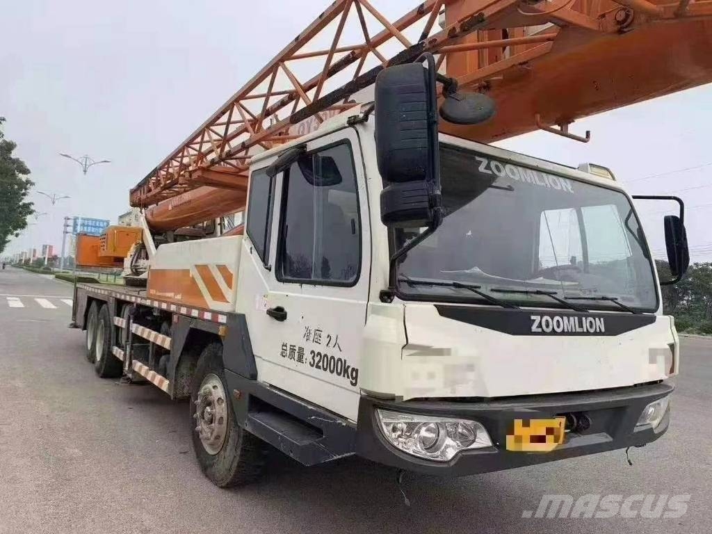Zoomlion QY 30 All-Terrain-Krane