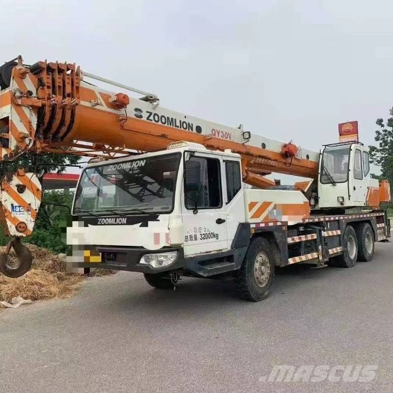 Zoomlion QY 30 All-Terrain-Krane