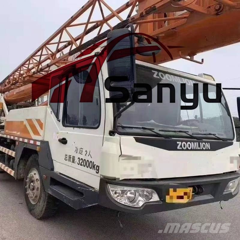 Zoomlion QY 30 All-Terrain-Krane
