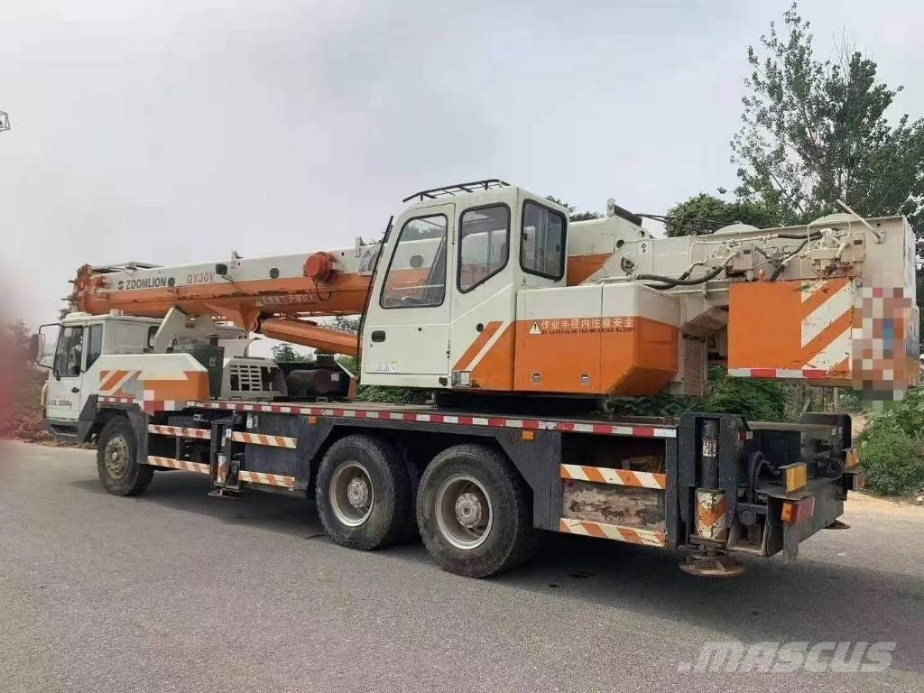 Zoomlion QY 30 All-Terrain-Krane