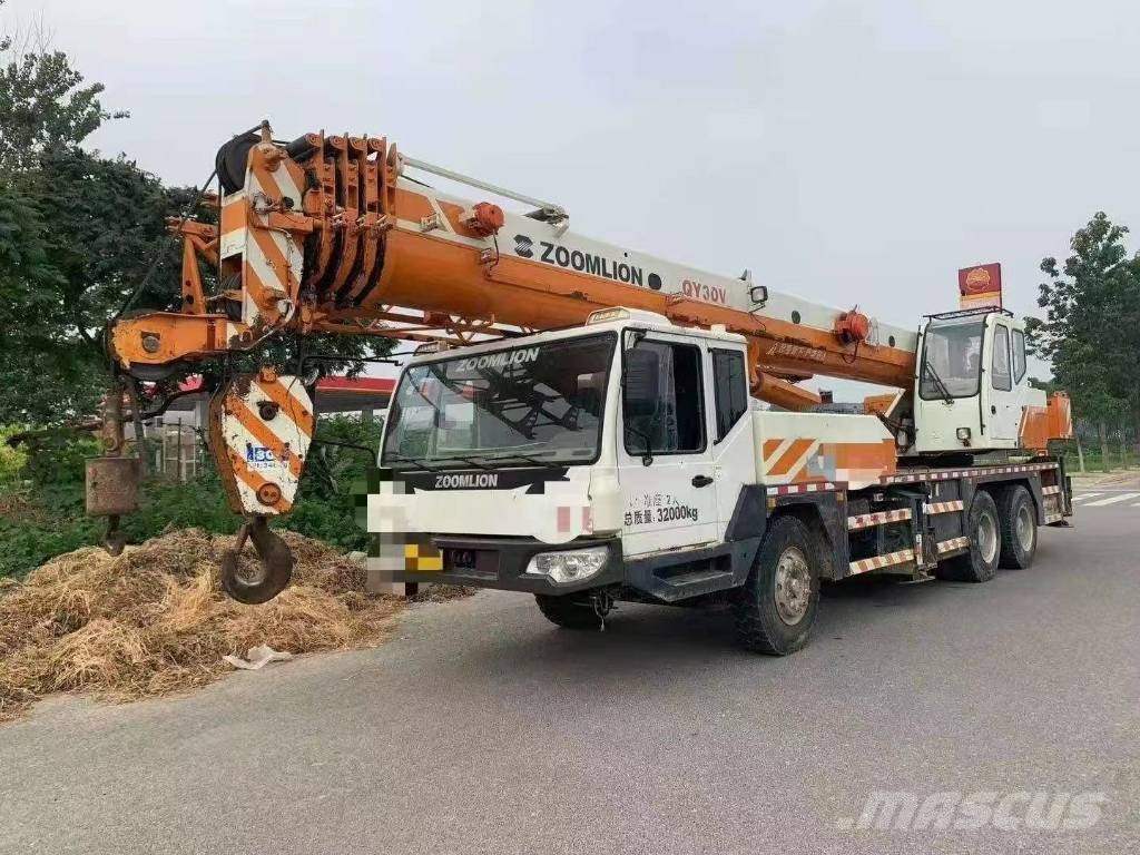 Zoomlion QY 30 All-Terrain-Krane