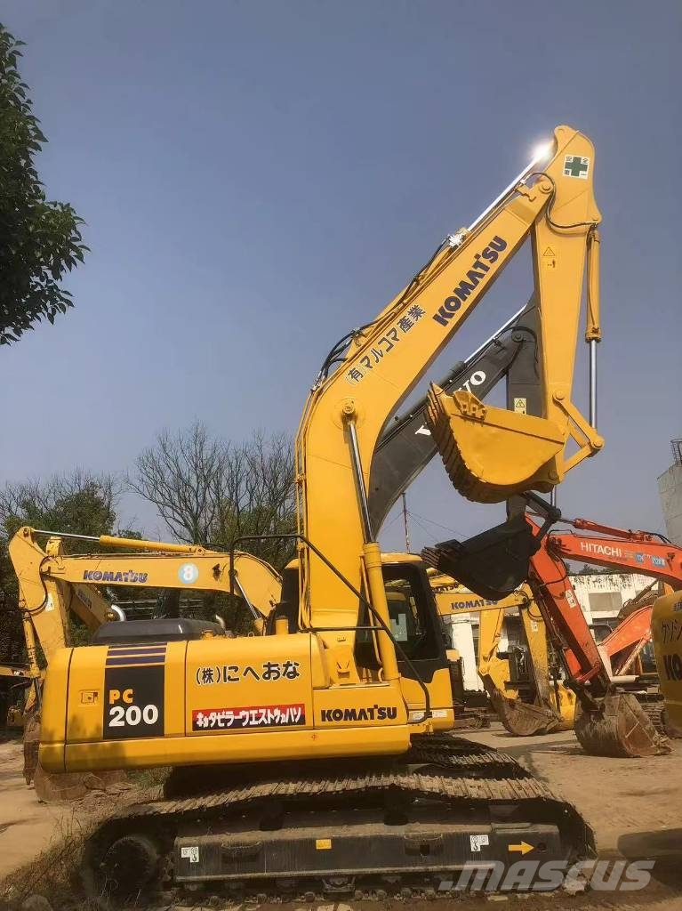 Komatsu PC 200-7 Midi bagri 7t – 12t