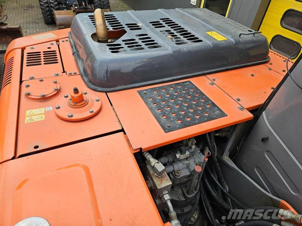 Hitachi ZX160W Wheeled excavators