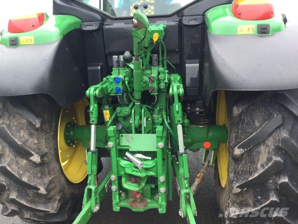 John Deere 6110M الجرارات