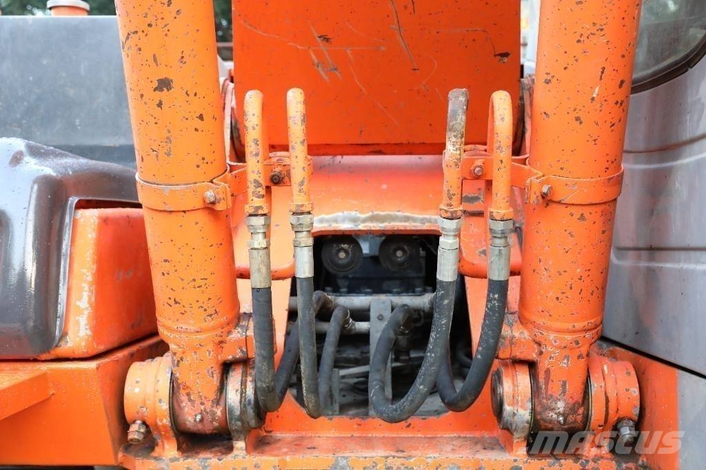 Hitachi ZX 200 LC-3 Гусеничні екскаватори
