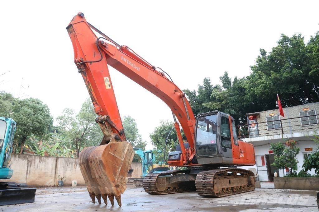 Hitachi ZX 200 LC-3 Гусеничні екскаватори