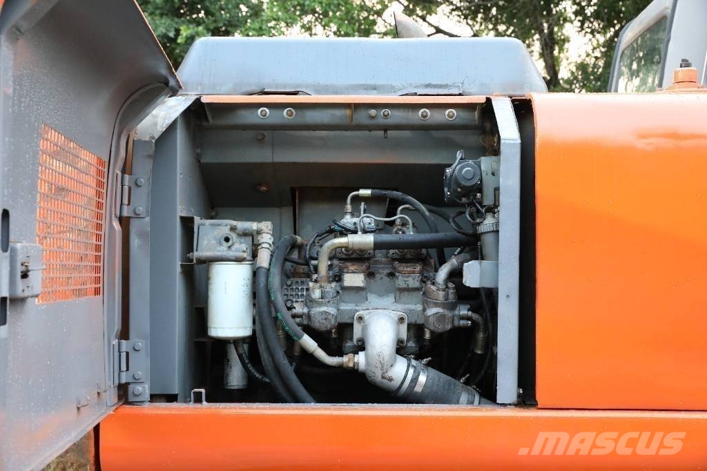 Hitachi ZX 200 LC-3 Гусеничні екскаватори