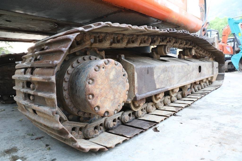 Hitachi ZX 200 LC-3 Гусеничні екскаватори