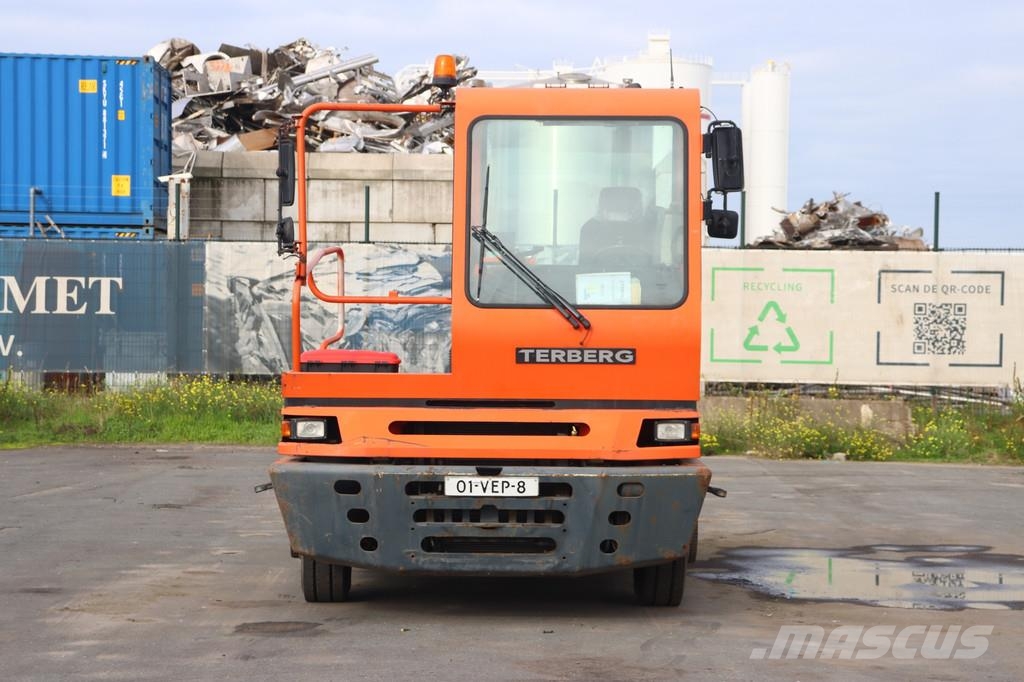 Terberg YT182 終端式曳引機