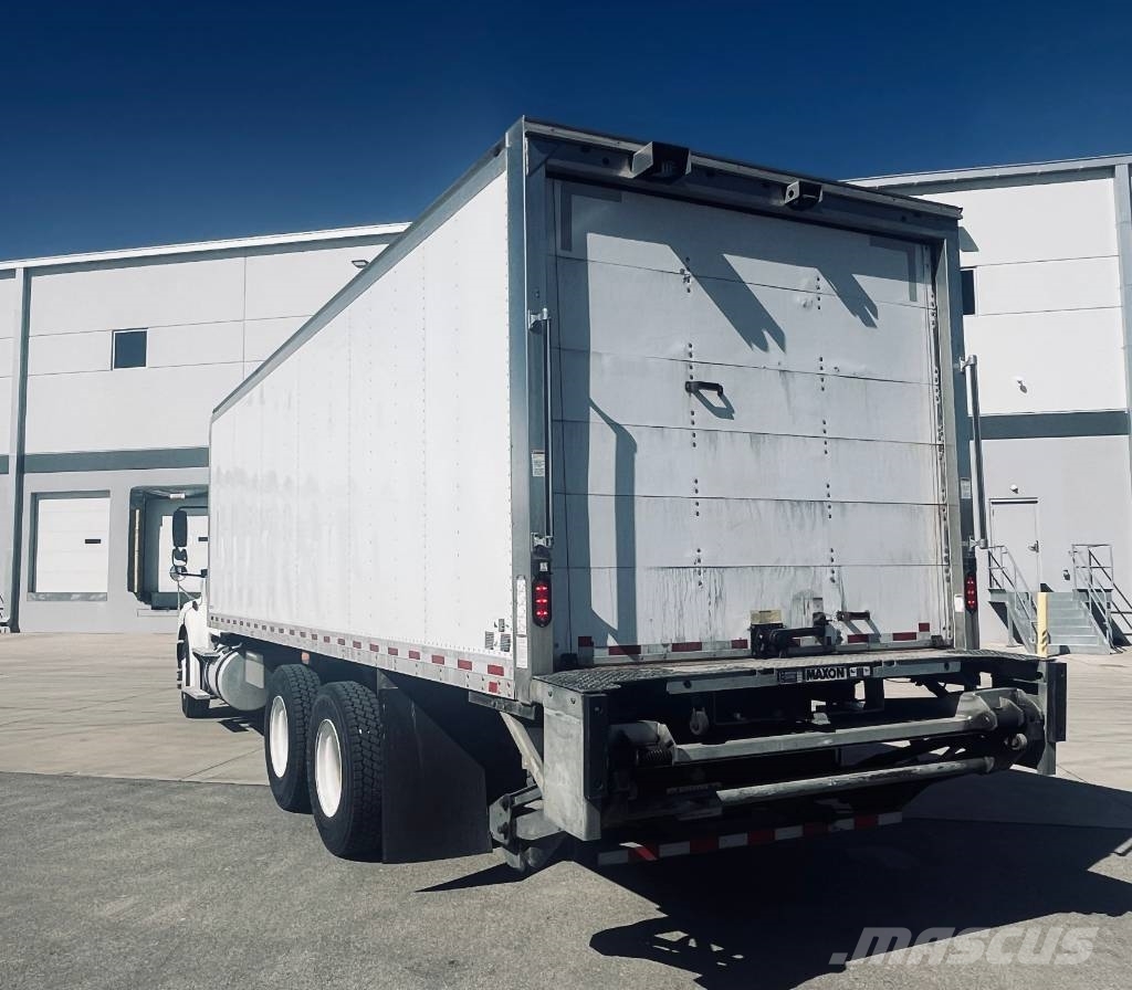 Freightliner M 106 貨箱式卡車