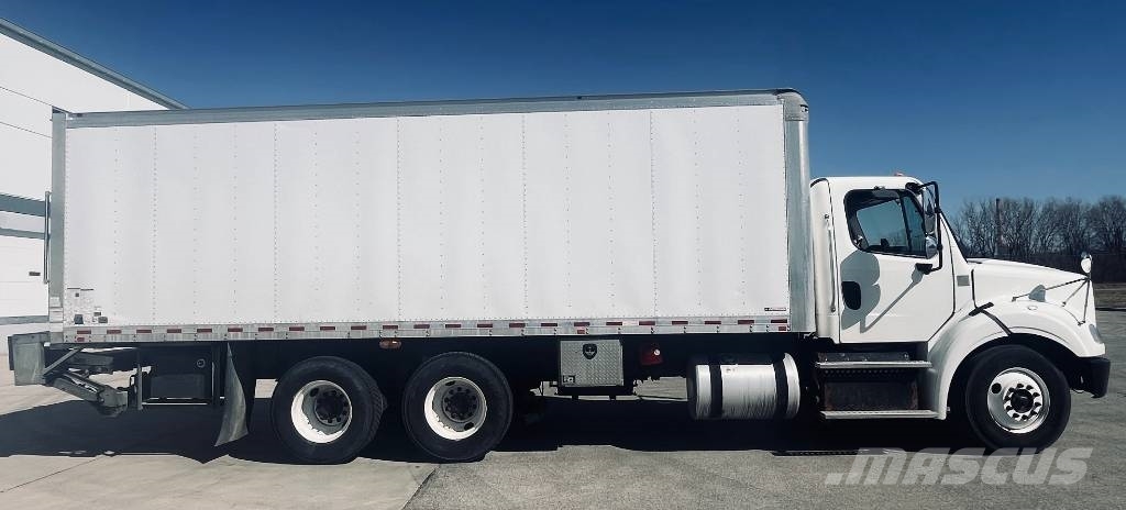 Freightliner M 106 貨箱式卡車