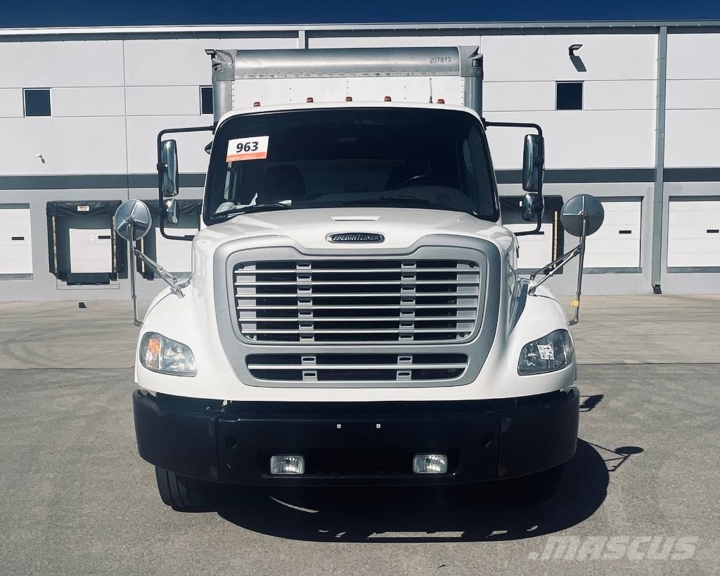 Freightliner M 106 貨箱式卡車