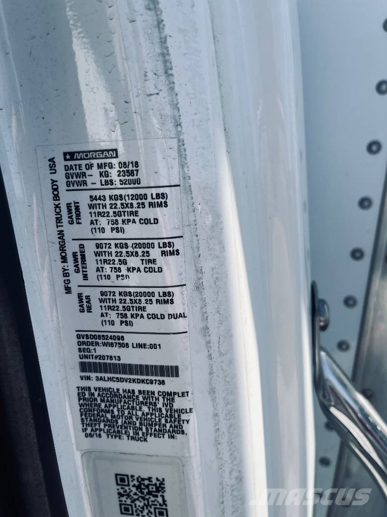 Freightliner M 106 貨箱式卡車