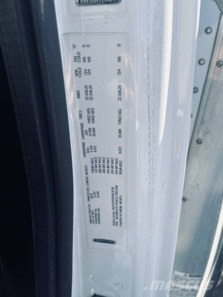Freightliner M 106 貨箱式卡車