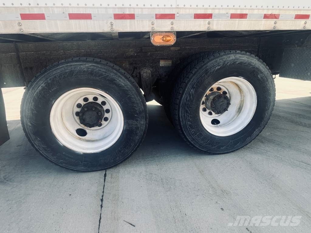 Freightliner M 106 貨箱式卡車