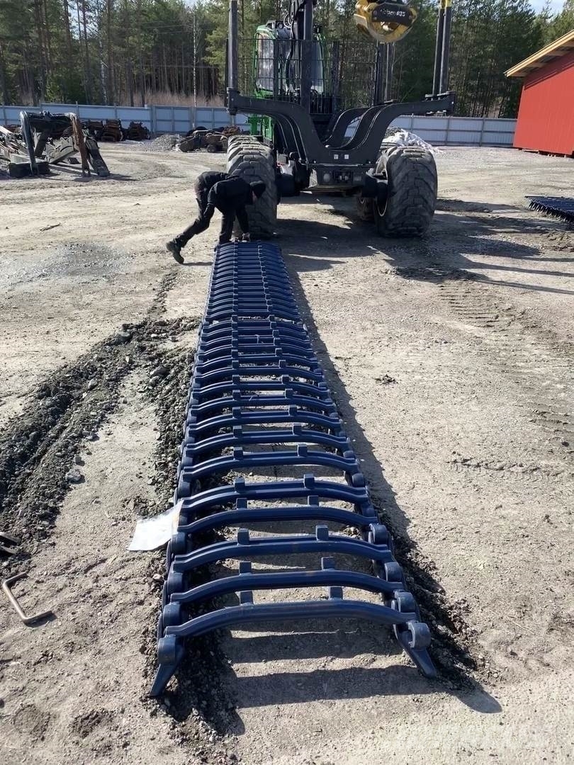  XL Traction Uni Pro STD Double stud 600x26,5 Lánctalpak, láncok és futóművek