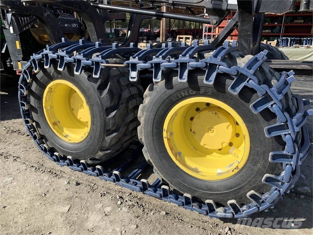  XL Traction Uni Pro STD Double stud 600x26,5 Lánctalpak, láncok és futóművek