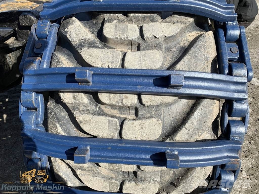  XL Traction Uni Pro STD Double stud 600x26,5 Lánctalpak, láncok és futóművek