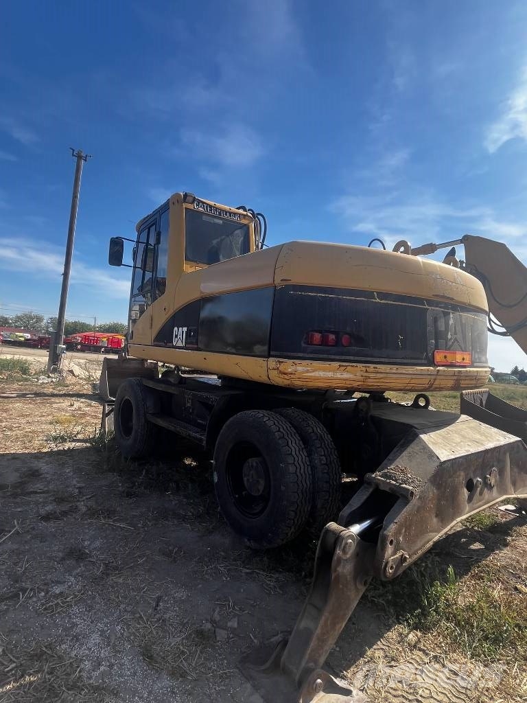 CAT CAT 318C Gumikerekes kotrók