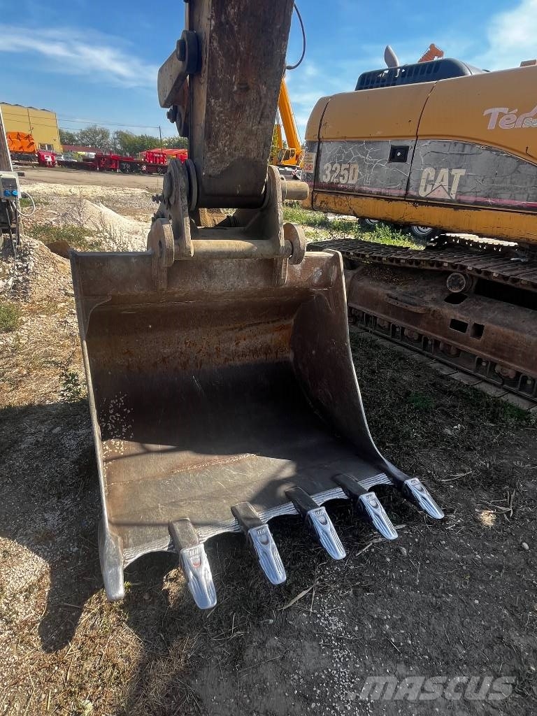 CAT CAT 318C Gumikerekes kotrók