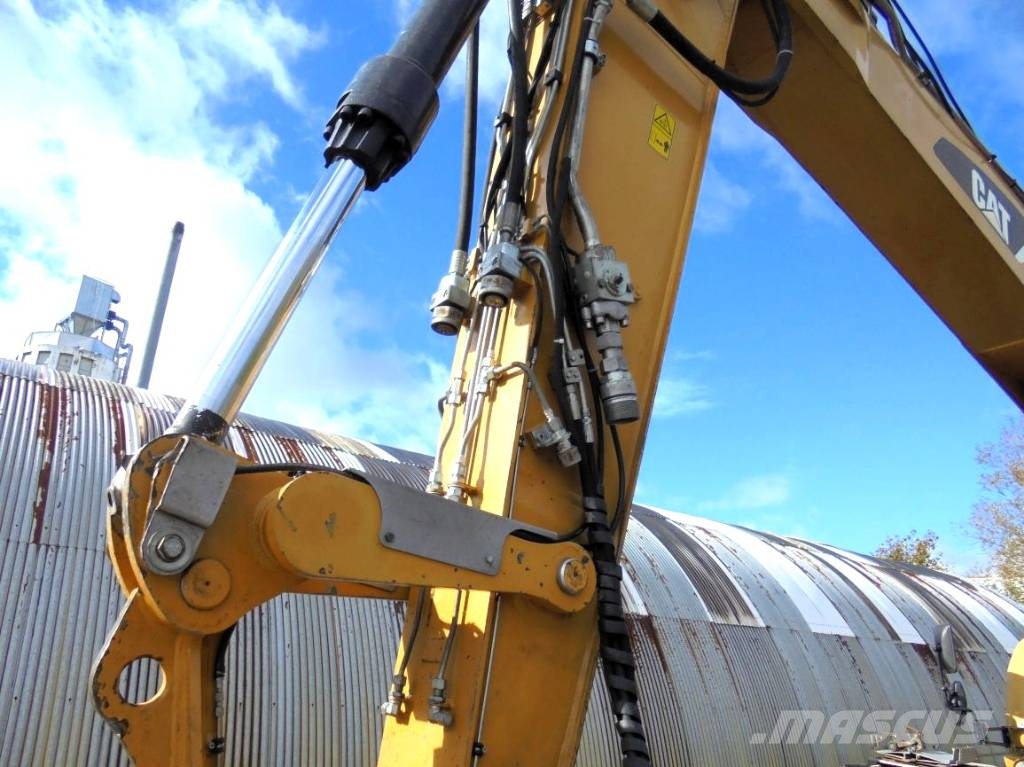 CAT M 318 D Bagri na kolesih