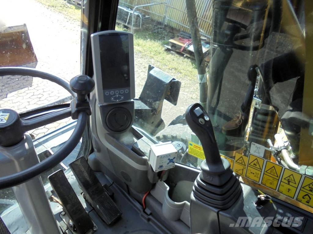CAT M 318 D Bagri na kolesih