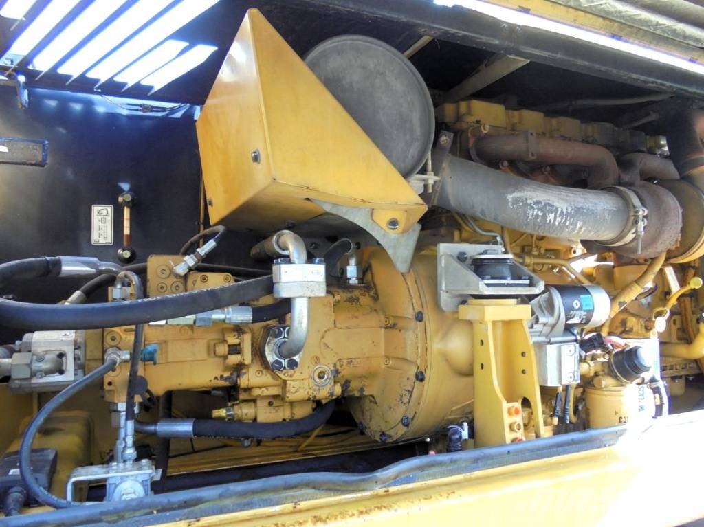 CAT M 318 D Bagri na kolesih