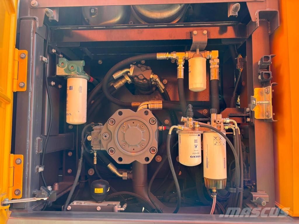 Volvo EC 350 ENL HYDRAULIC CAB RISER / CENTRAL LUBRICATI 履带挖掘机