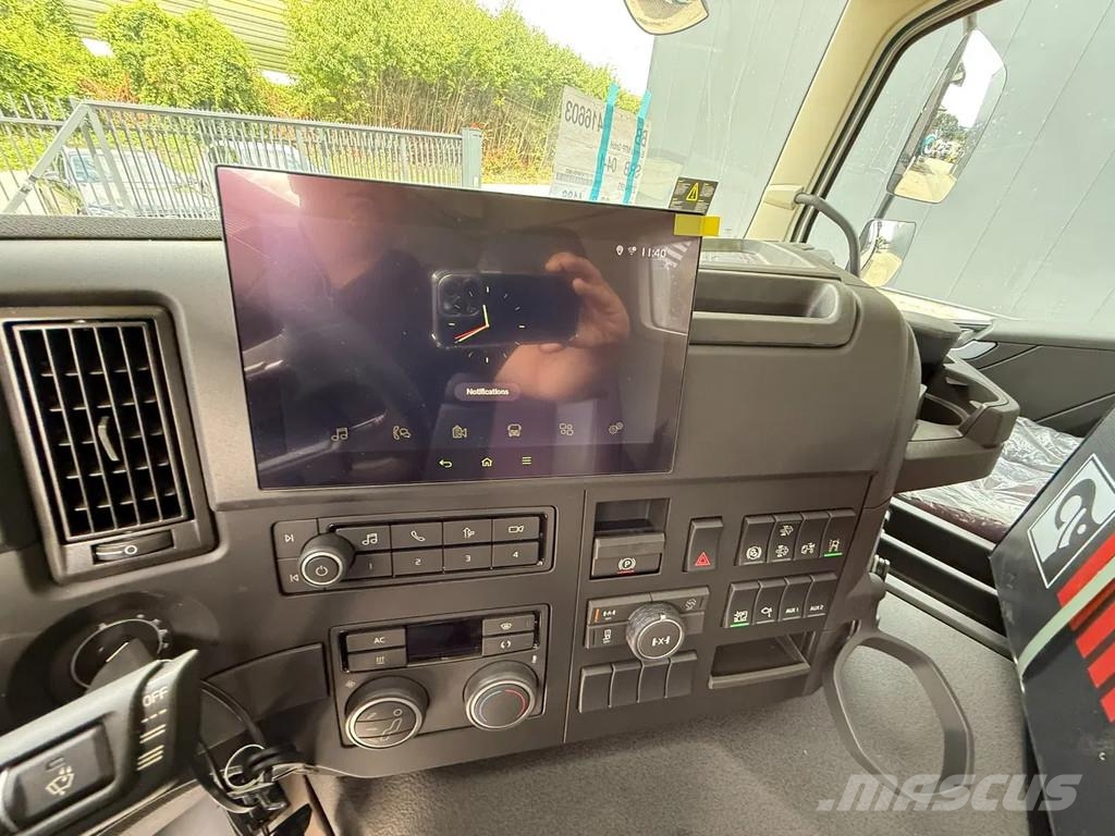Volvo FMX 500 Volvo FMX 500 8x4 Kran Hiab 658-6 Gru per tutti i terreni