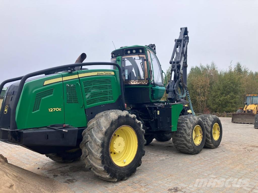 John Deere 1270 E Харвестеры