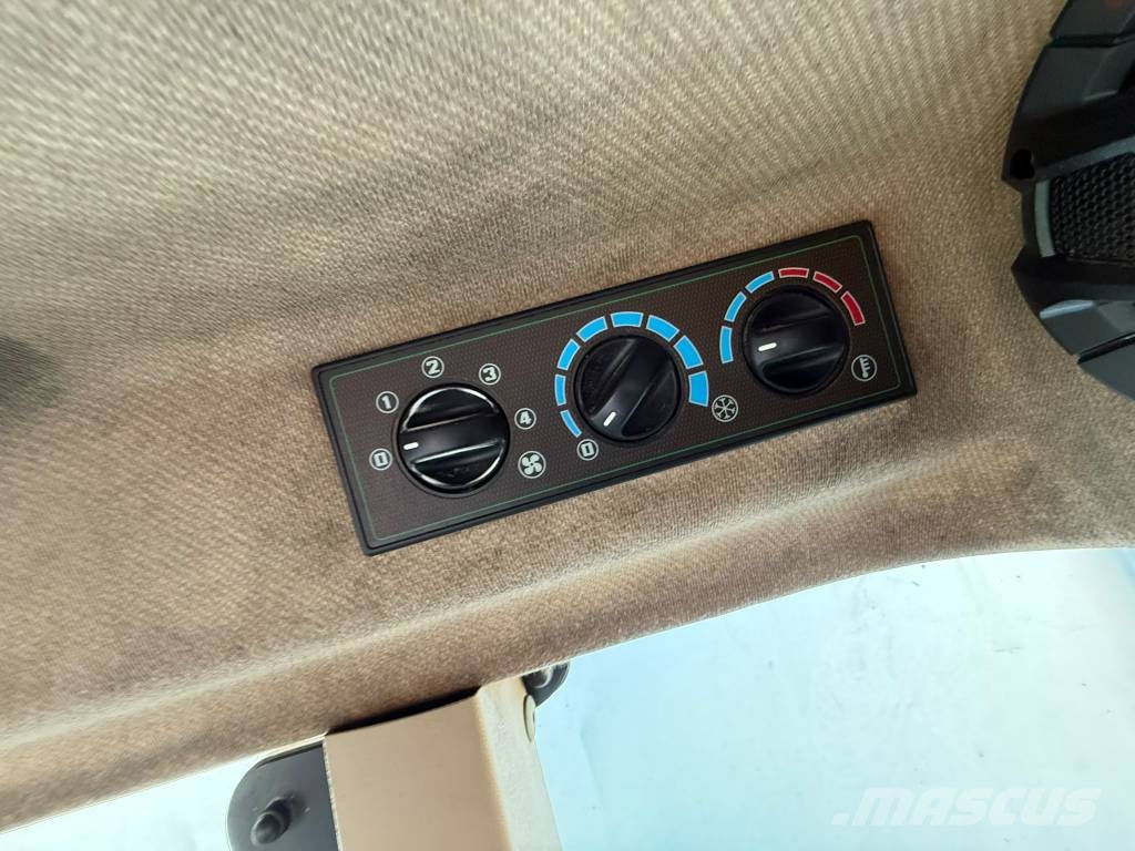 John Deere 5100 GF الجرارات