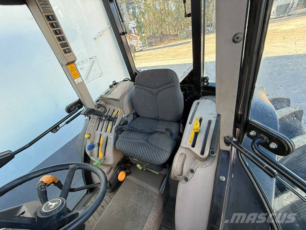 John Deere 5100 GF الجرارات