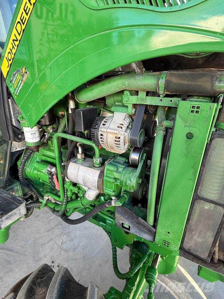 John Deere 5100 GF الجرارات