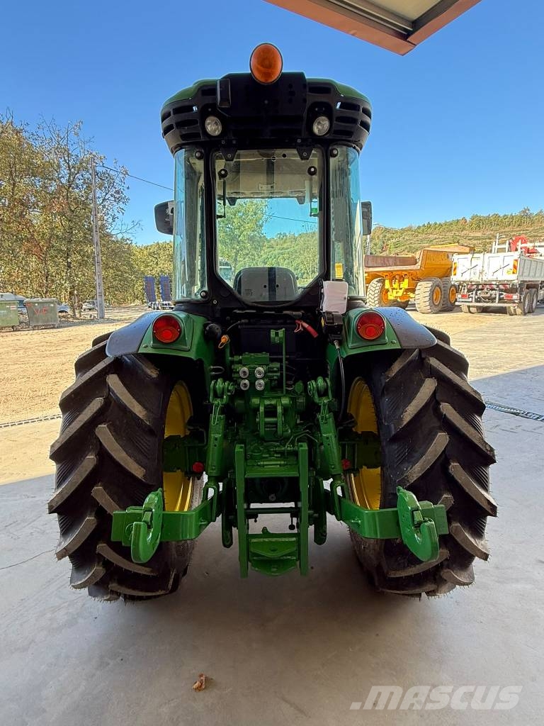 John Deere 5100 GF الجرارات