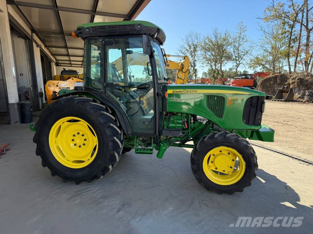 John Deere 5100 GF الجرارات