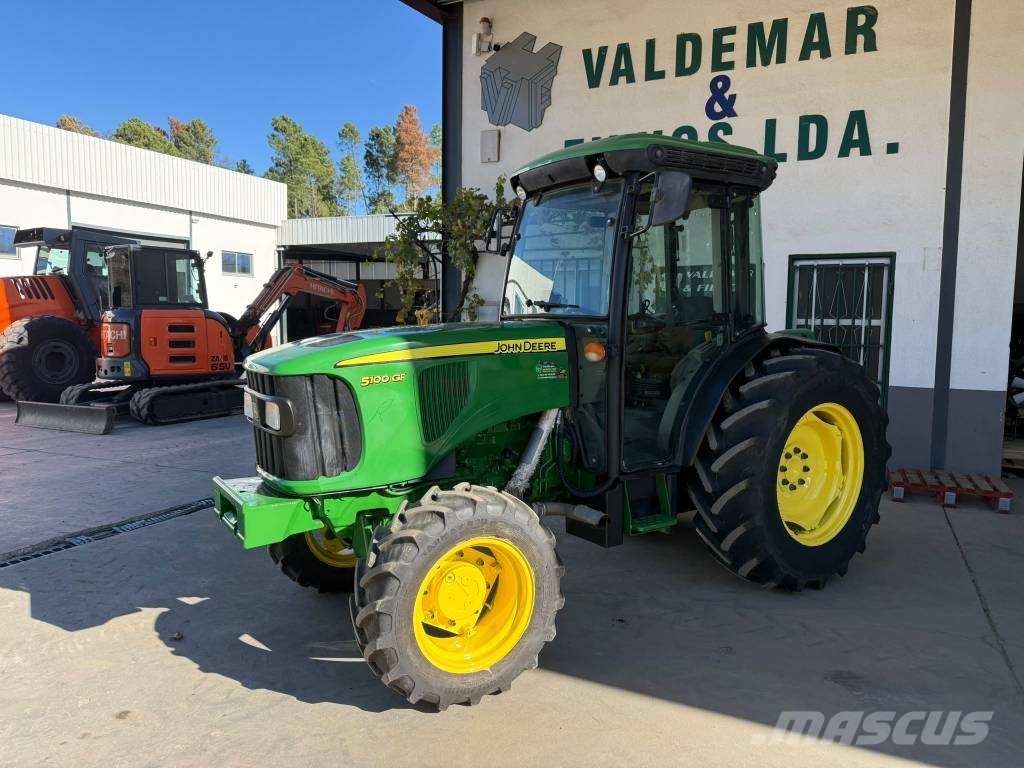 John Deere 5100 GF الجرارات