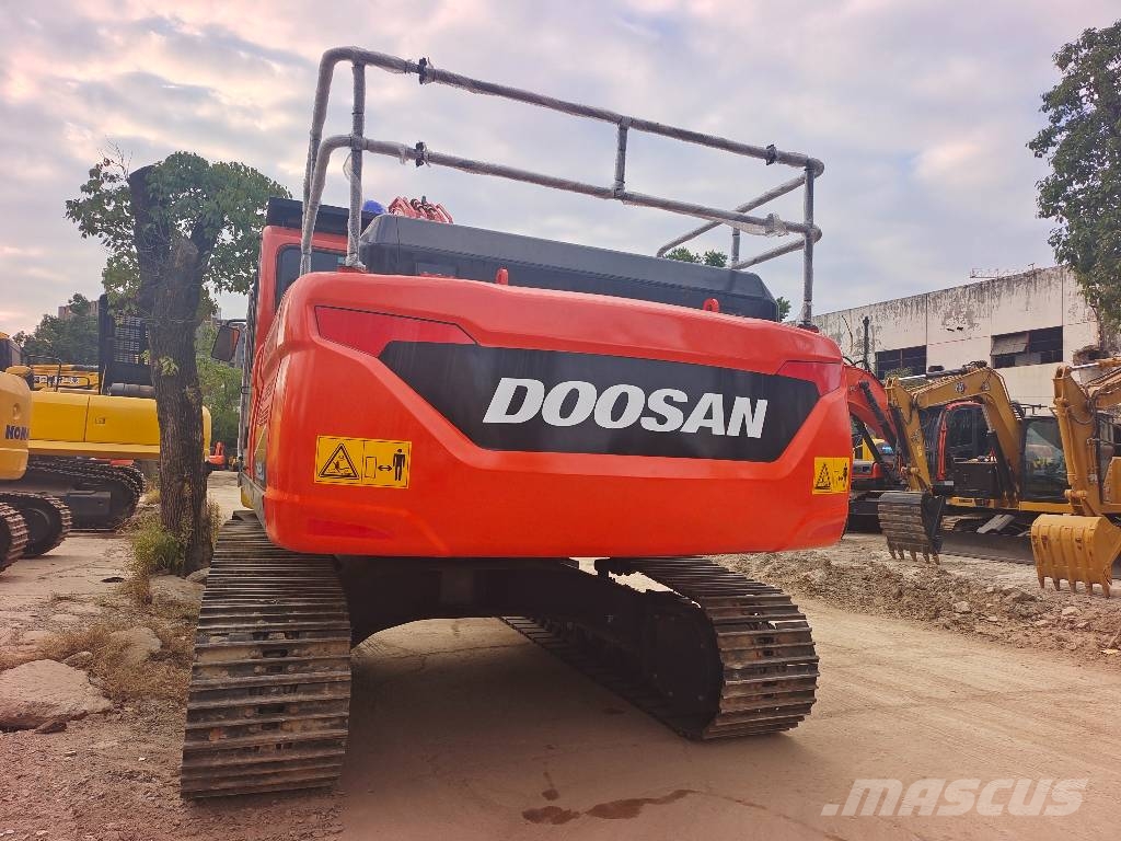 Doosan DX 225 made in Korea Bageri guseničari