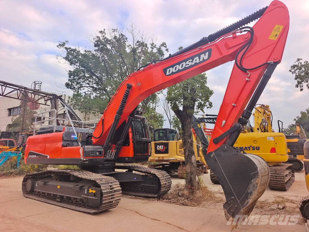 Doosan DX 225 made in Korea Bageri guseničari