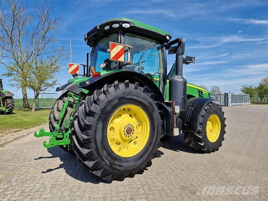 John Deere 8285R PowerShift Traktoren