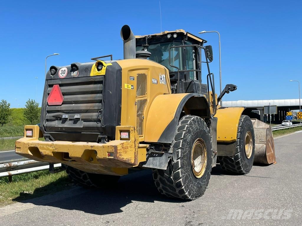 CAT 966M لوادر بعجل