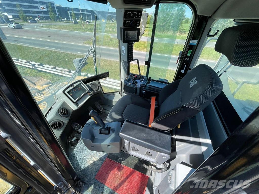 CAT 966M لوادر بعجل