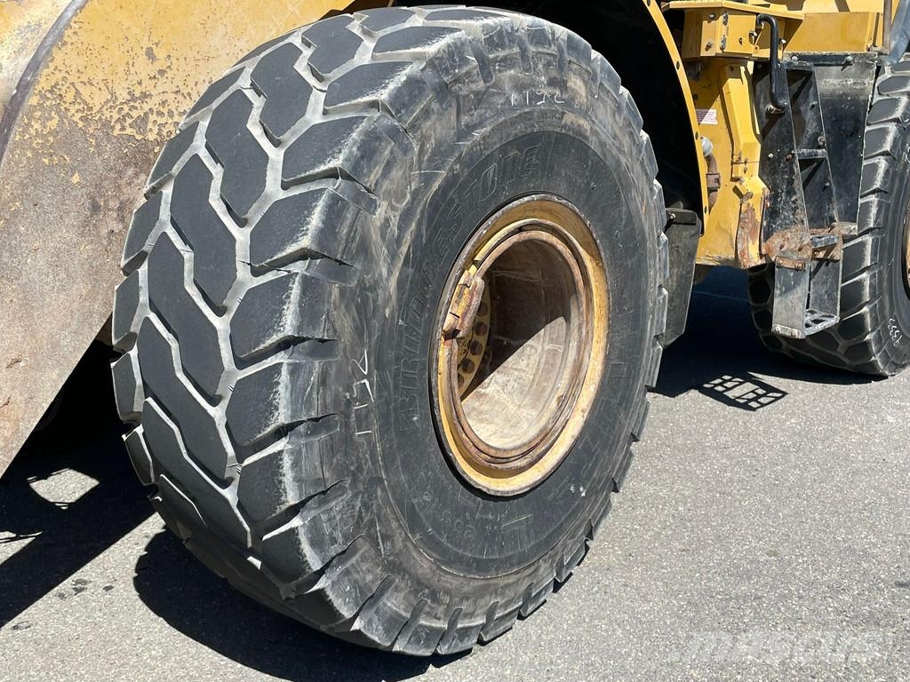 CAT 966M لوادر بعجل