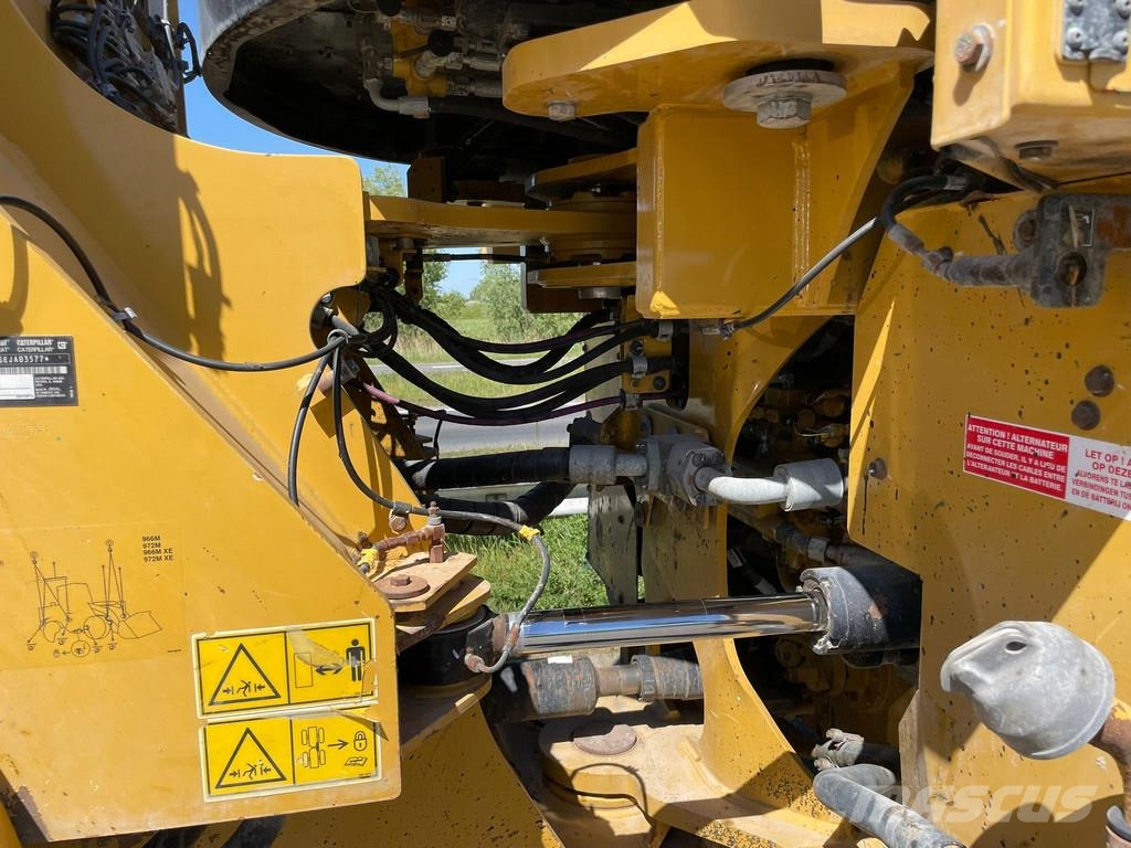 CAT 966M لوادر بعجل