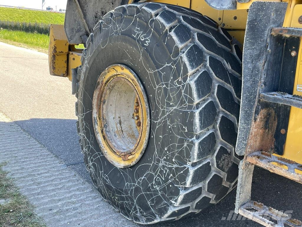 CAT 966M Wheel loaders