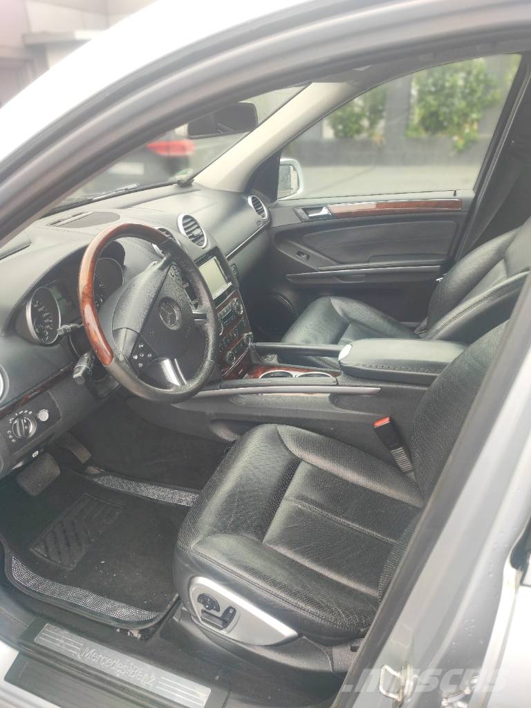Chrysler GL 550 4 Matic Automašīnas